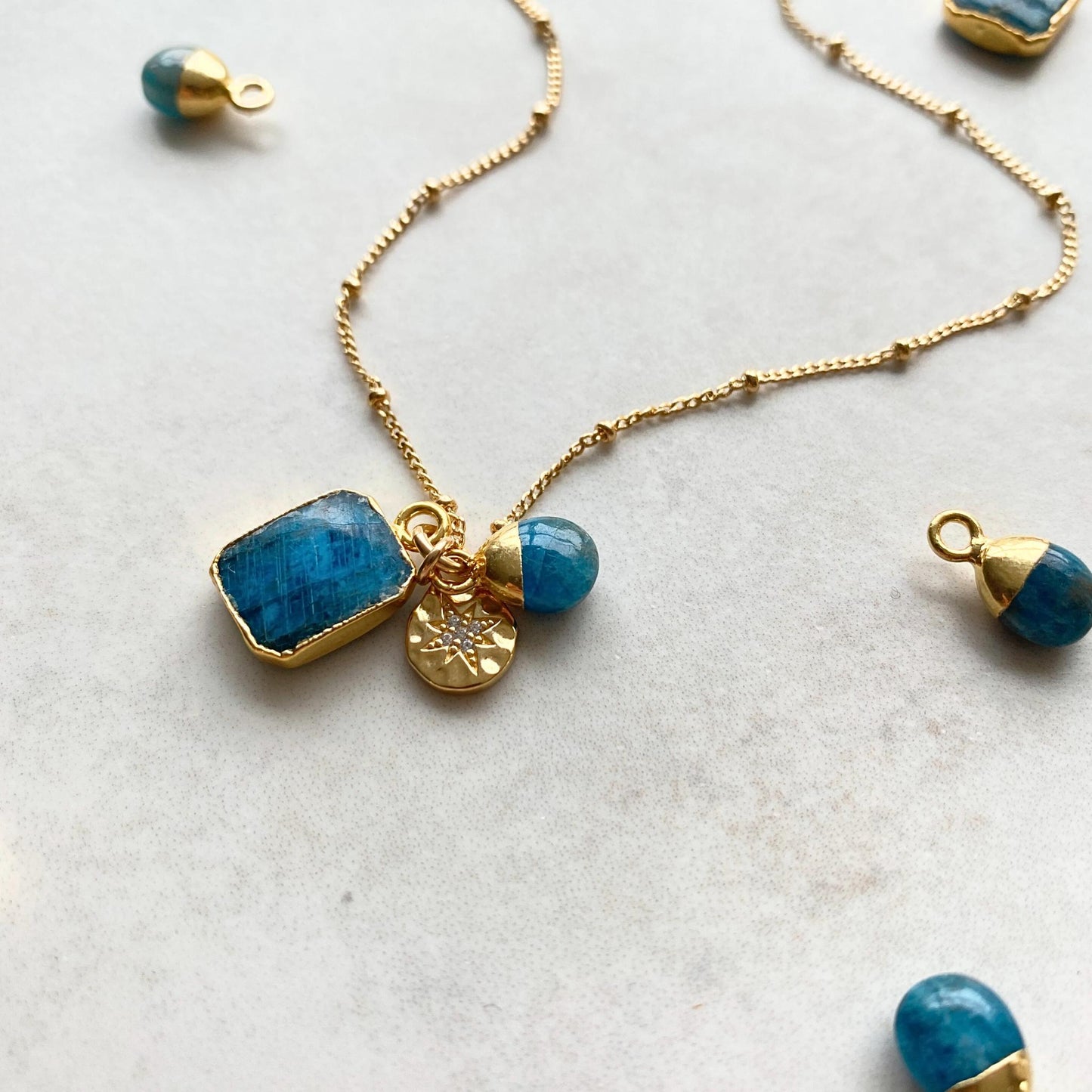 Neon Apatite Gem Slice Triple Necklace | Dream (Gold plated)