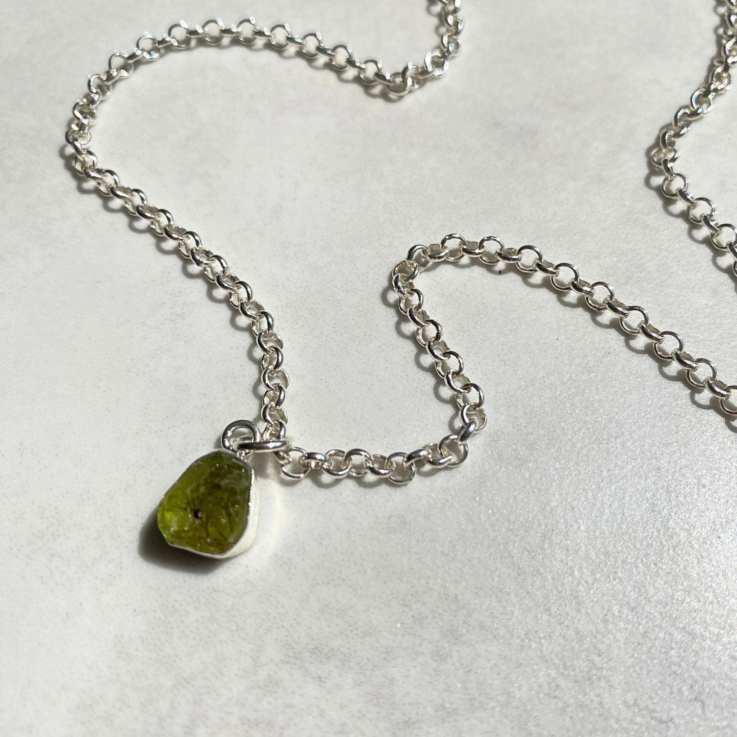 Peridot Carved Belcher Chain Necklace | Wellbeing (Sterling Silver)