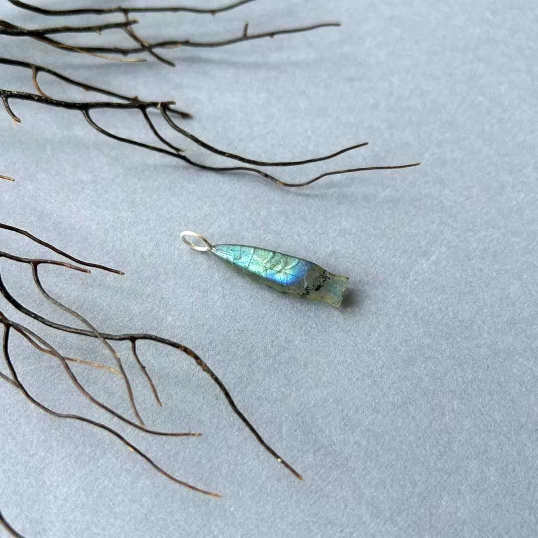 Lost Treasures Fish Labradorite Gemstone Pendant (Silver)