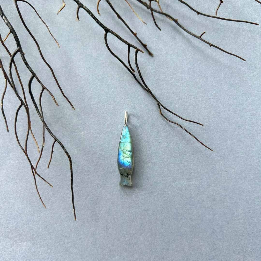 Lost Treasures Fish Labradorite Gemstone Pendant (Silver)
