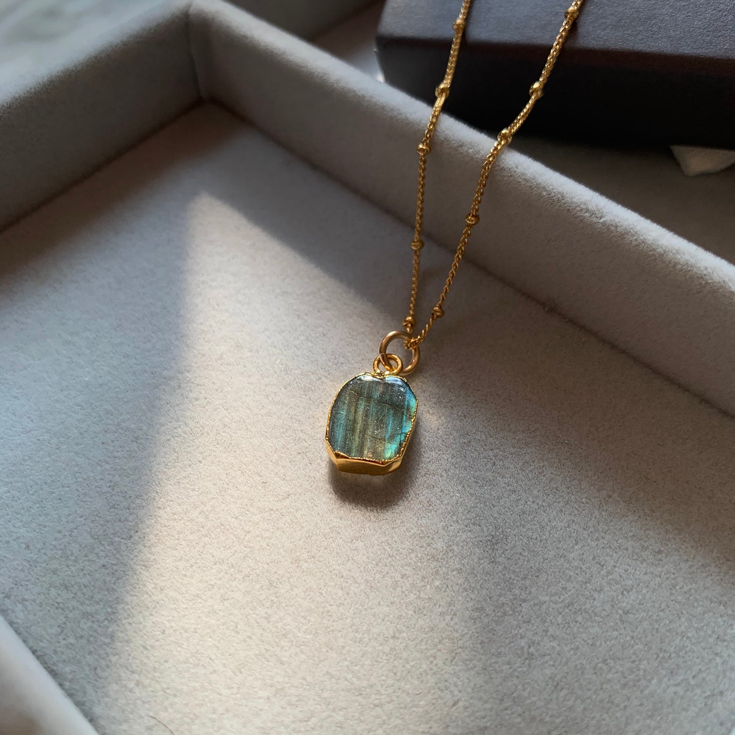 Gem Slice Necklace - Labradorite - Decadorn