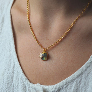 
            
                Load image into Gallery viewer, Labradorite Gem Slice Triple Belcher Chain Necklace | Adventure (Gold Plated or Silver)
            
        