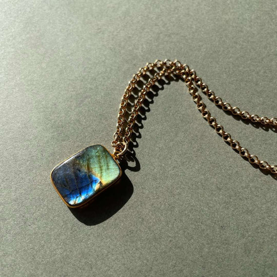 Labradorite Large Gem Slice Belcher Chain Necklace | Adventure (Gold Plated)