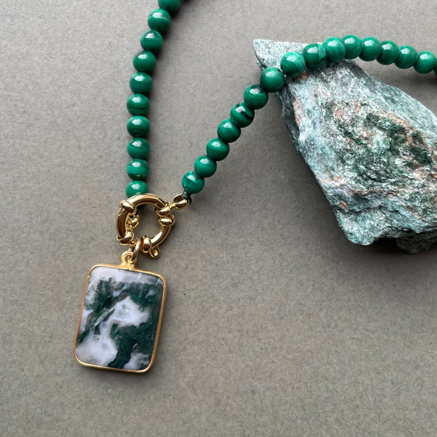 Malachite Strand Necklace with Large Moss Agate Gem Slice