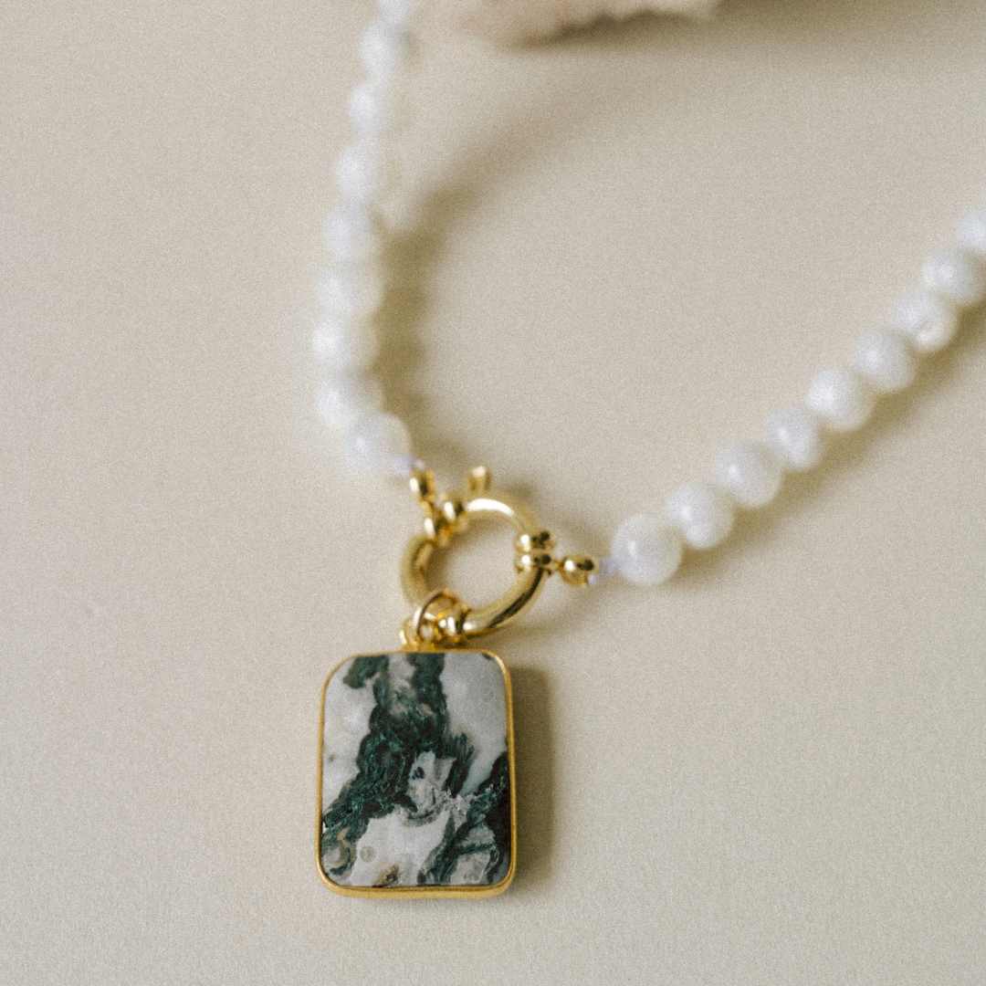 Mother of Pearl Strand Necklace with Large Moss Agate Gem Slice (Gold)
