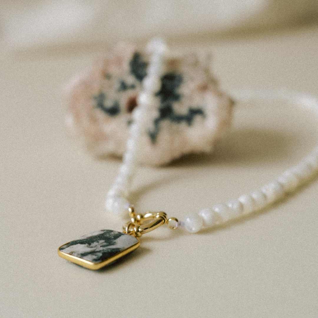 Mother of Pearl Strand Necklace with Large Moss Agate Gem Slice (Gold)