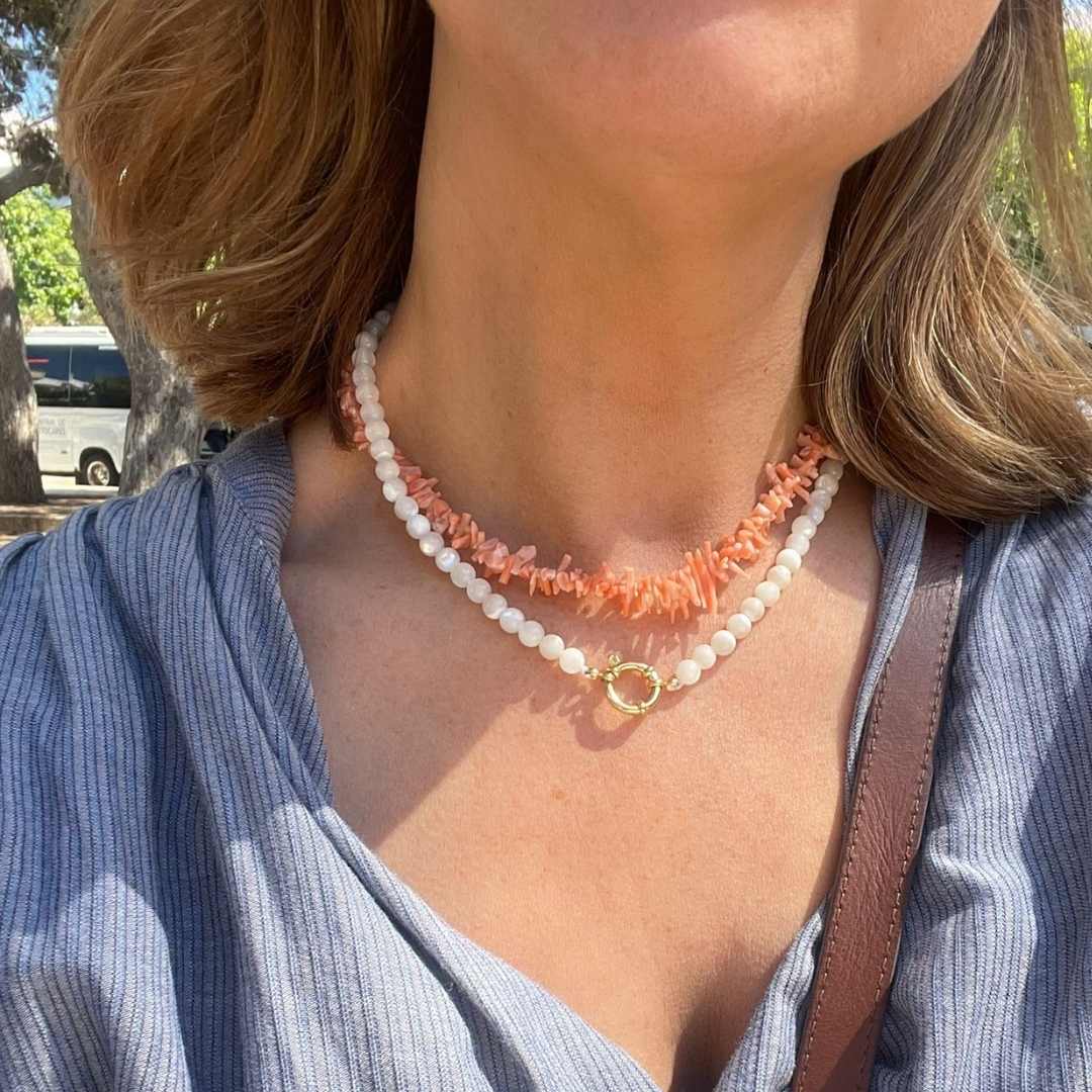 Mother of Pearl Strand Necklace (Gold)