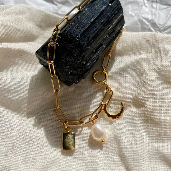 Freshwater Pearl & Hypersthene  Chunky Chain Charm Bracelet (Gold)