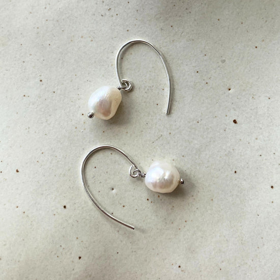 Pearl Ear Wire Earrings | Calm (Silver)