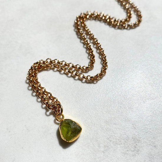 Peridot Carved Belcher Chain Necklace | Wellbeing (Gold Plated)