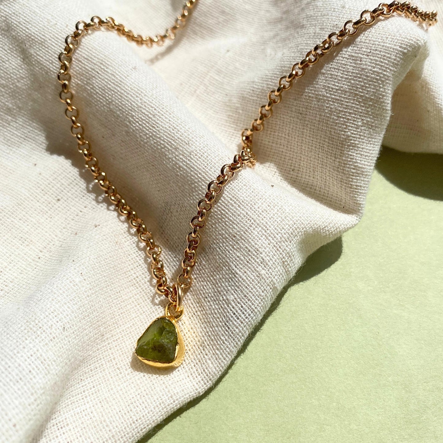 Peridot Carved Belcher Chain Necklace | Wellbeing (Gold Plated)