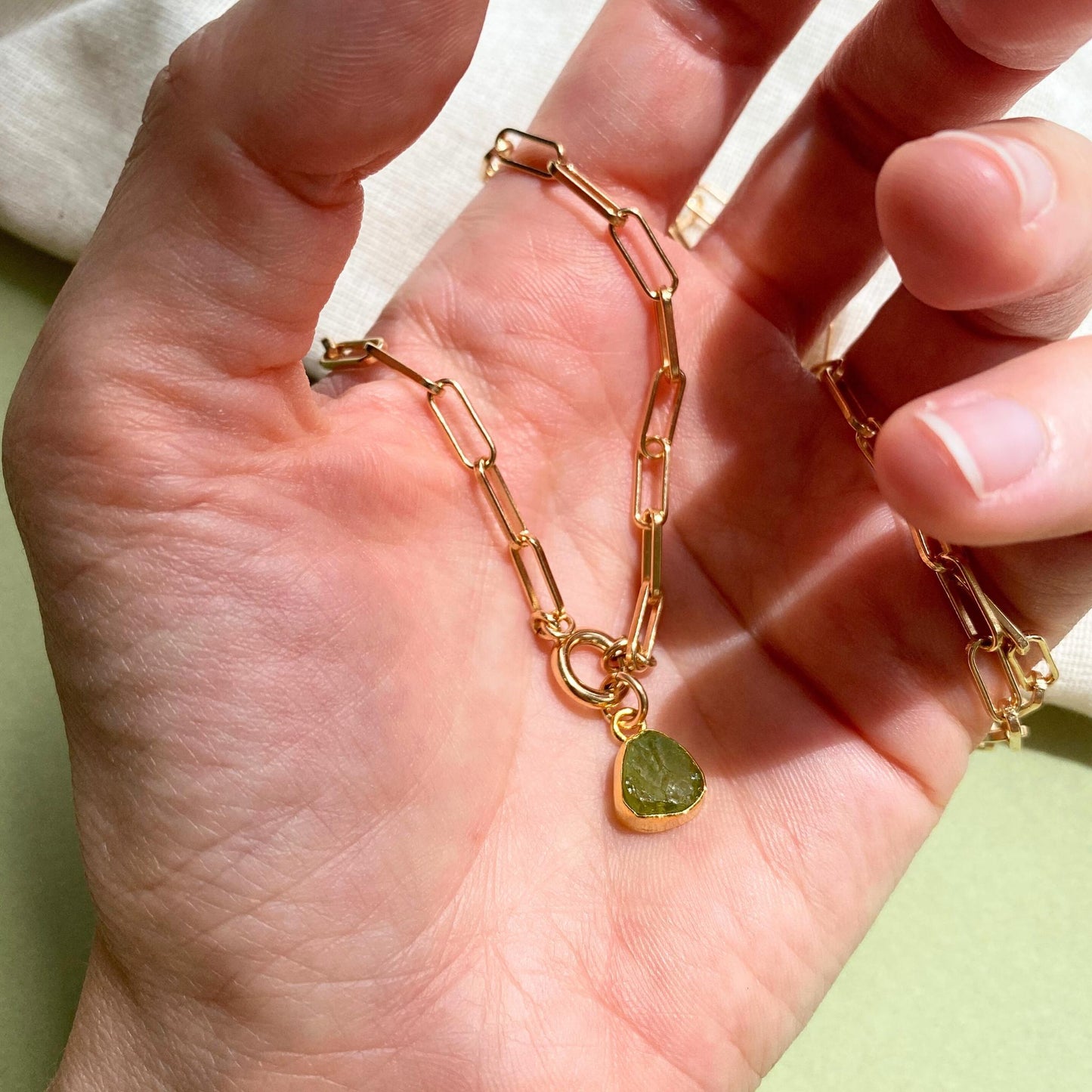 Peridot Carved Chunky Chain Necklace | Wellbeing (Gold Plated)