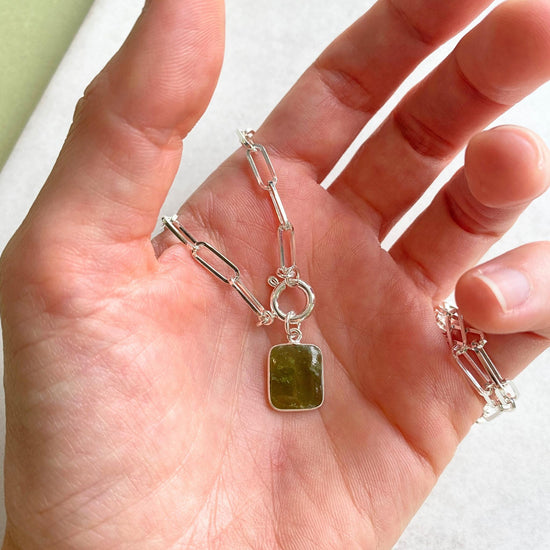 Peridot Gem Slice Chunky Chain Necklace | Wellbeing (Silver)