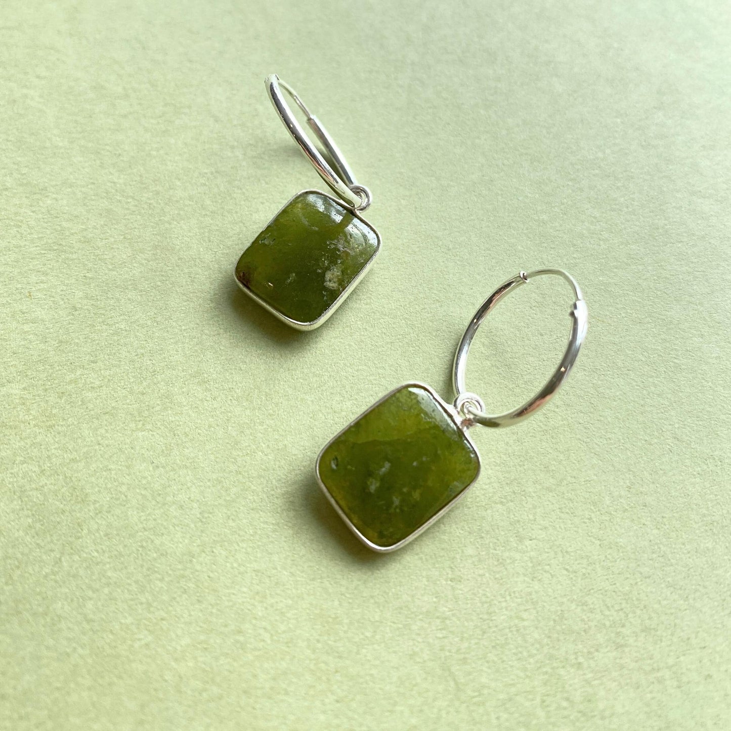 Peridot Gem Slice Hoop Earrings | Wellbeing (Silver)