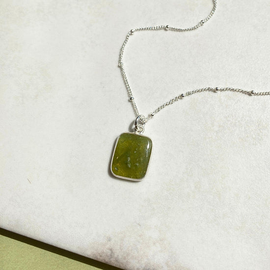 Peridot Gem Slice Necklace | Wellbeing (Silver)