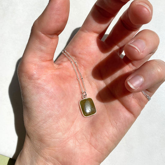 Peridot Gem Slice Necklace | Wellbeing (Silver)