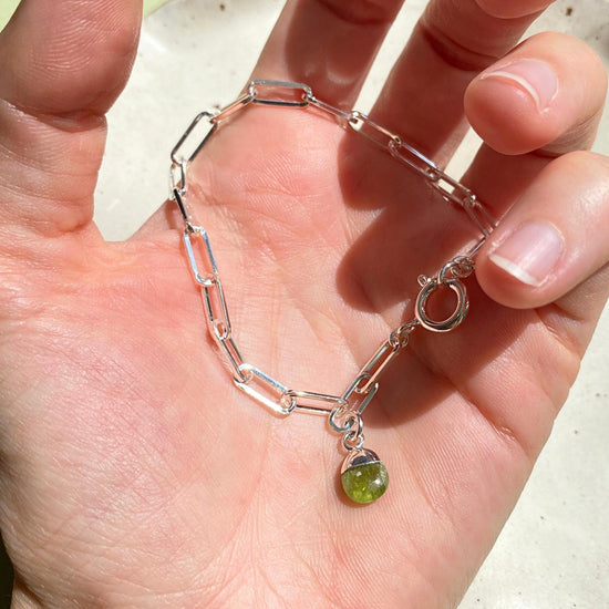 Peridot Tiny Tumbled Chunky Chain Bracelet | Wellbeing (Silver)