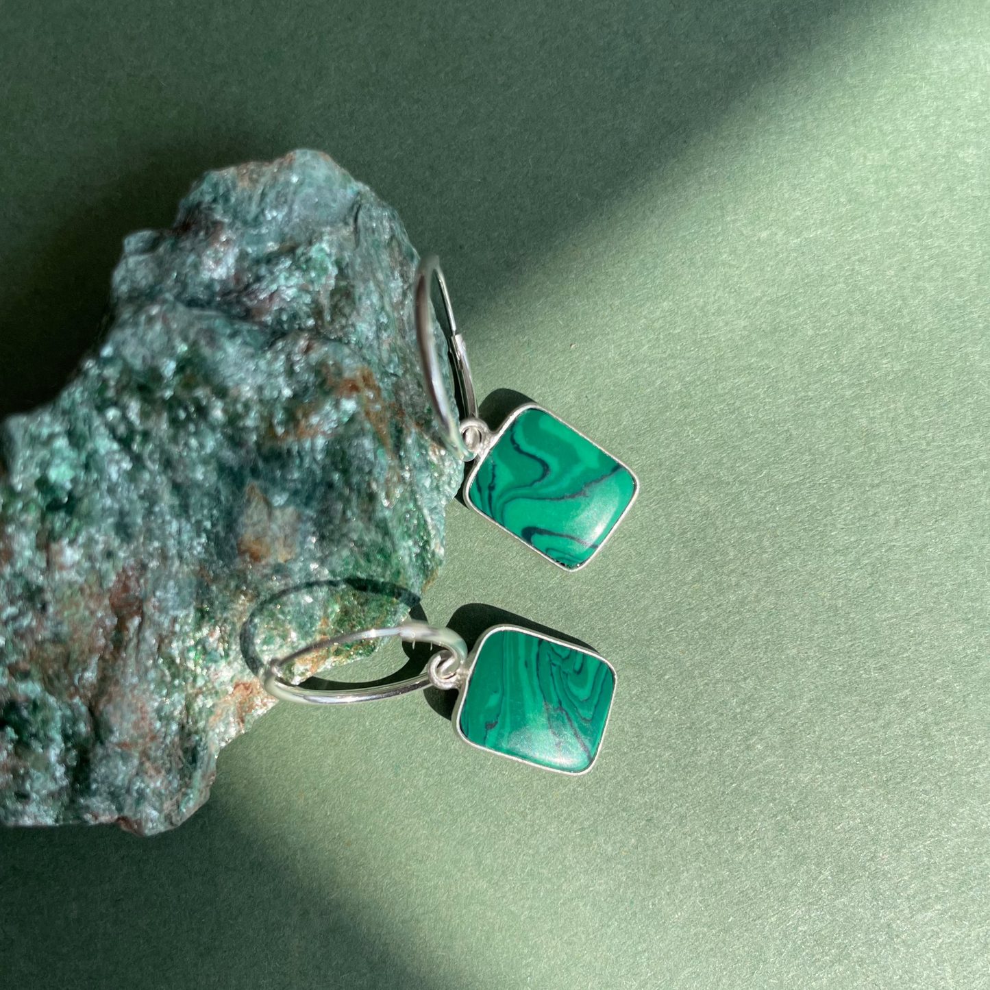 Malachite Gem Slice Hoop Earrings | Joy (Silver)