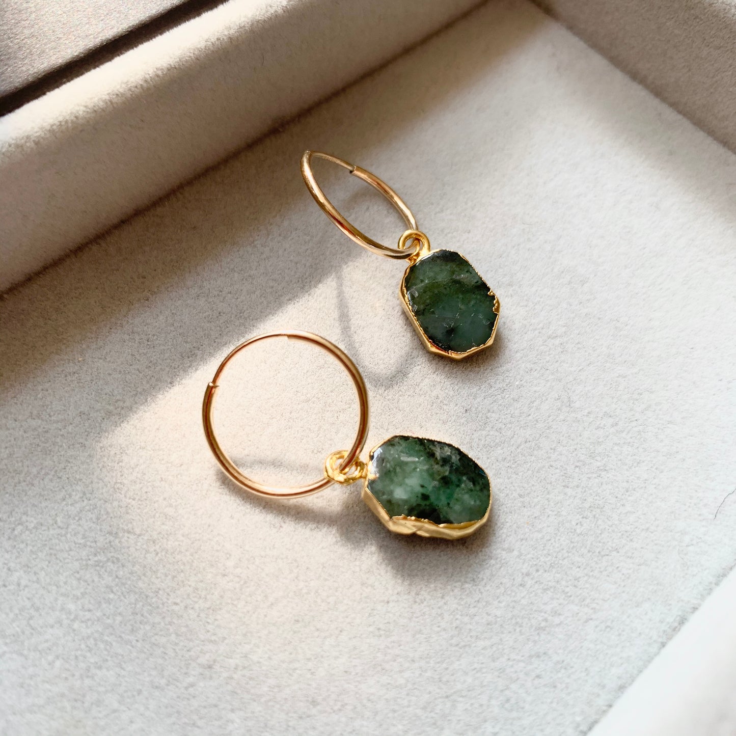 Load image into Gallery viewer, Gem Slice Hoop Earrings - Emerald - Decadorn
