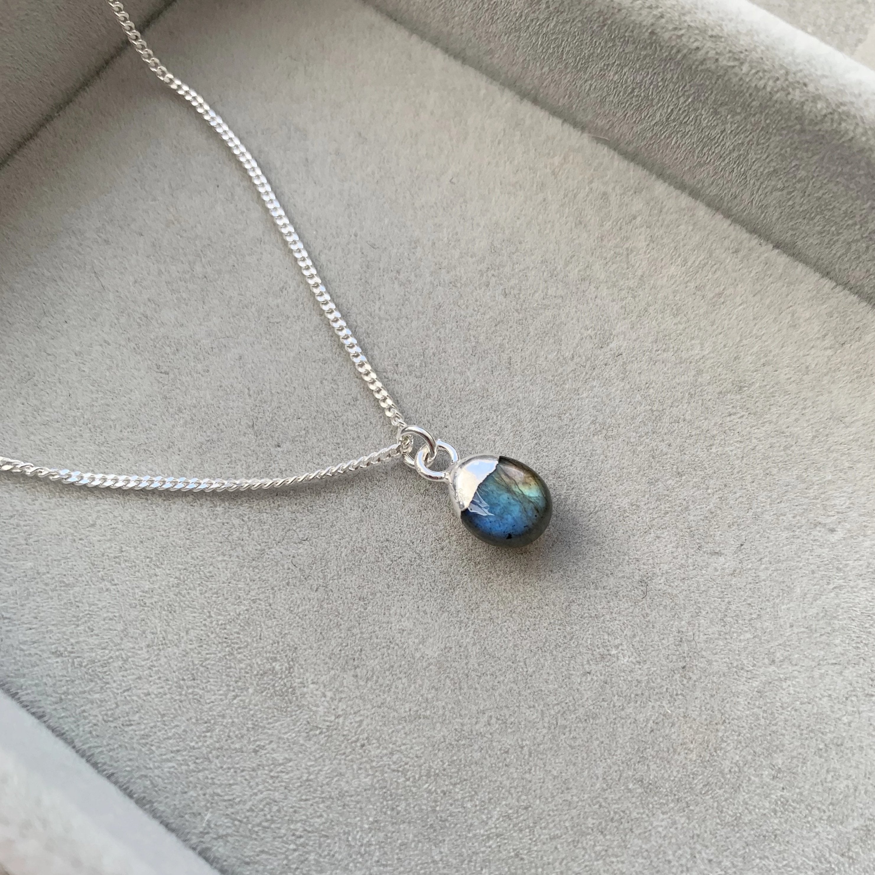 Tiny Tumbled Gemstone Necklace - Silver - Labradorite (Adventure) - Decadorn