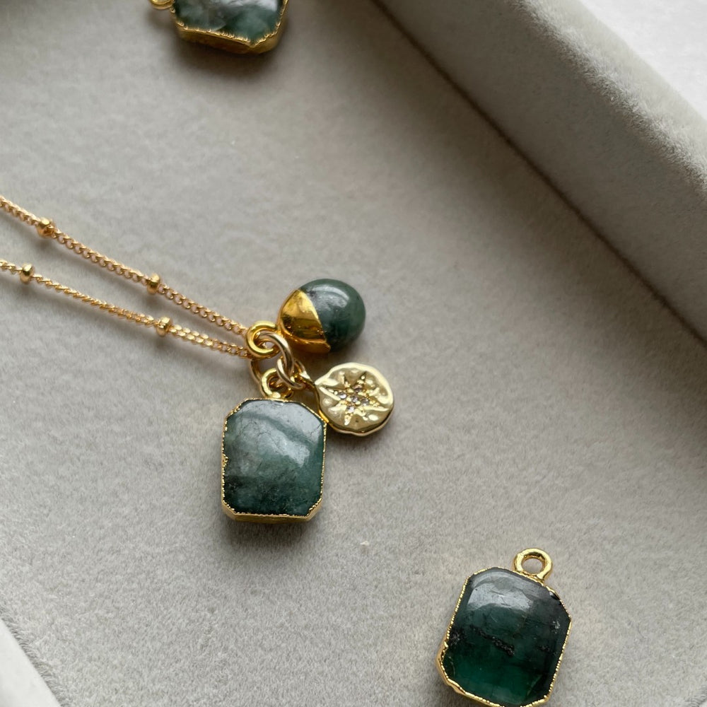 May Birthstone | Emerald Gem Slice Triple Necklace (Gold)