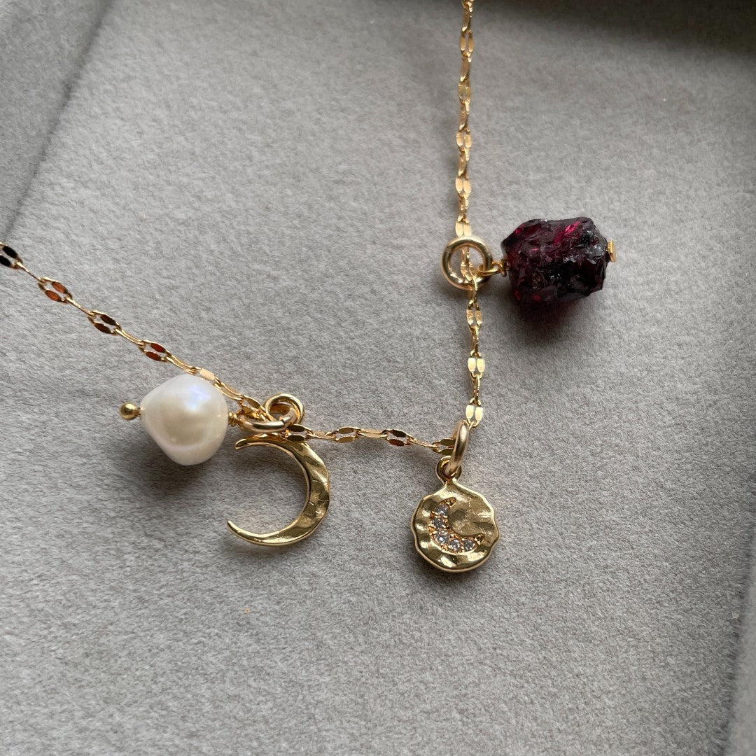 January Birthstone | Garnet Moon Charm Necklace (Gold)