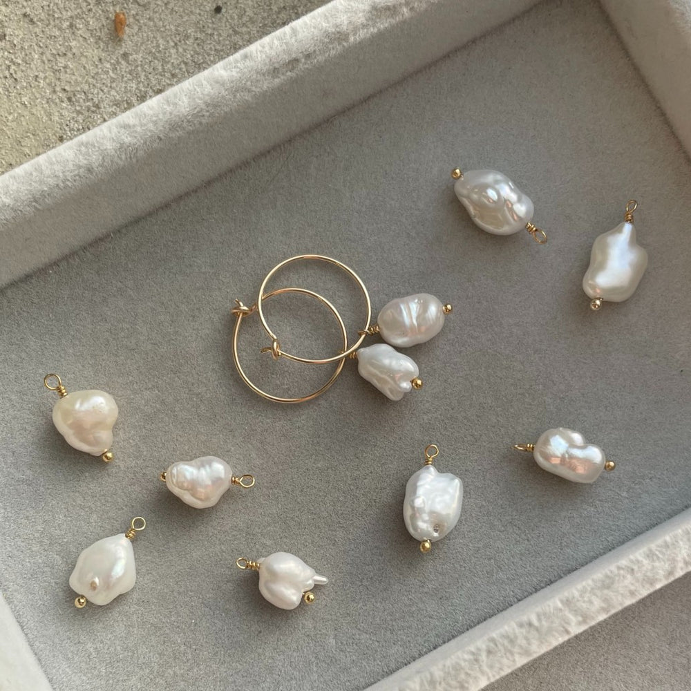 Pearl Hoop Earrings | Calm (Gold)