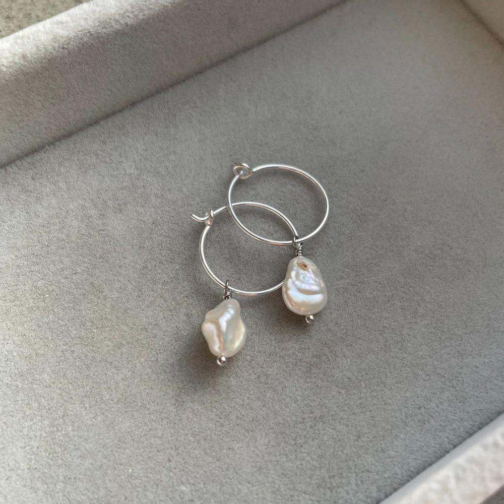 Pearl Hoop Earrings | Calm (Silver)
